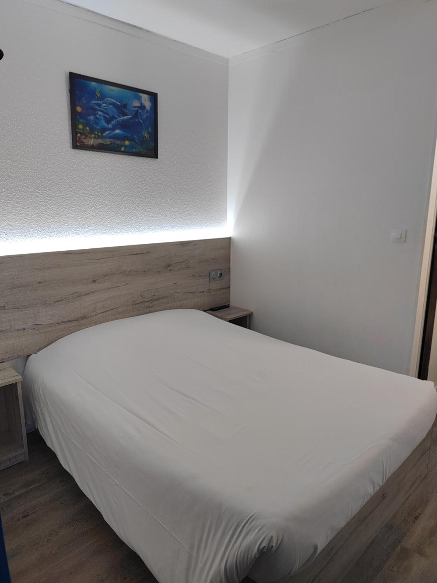 Alpha Hotel Bouafle Ngoại thất bức ảnh