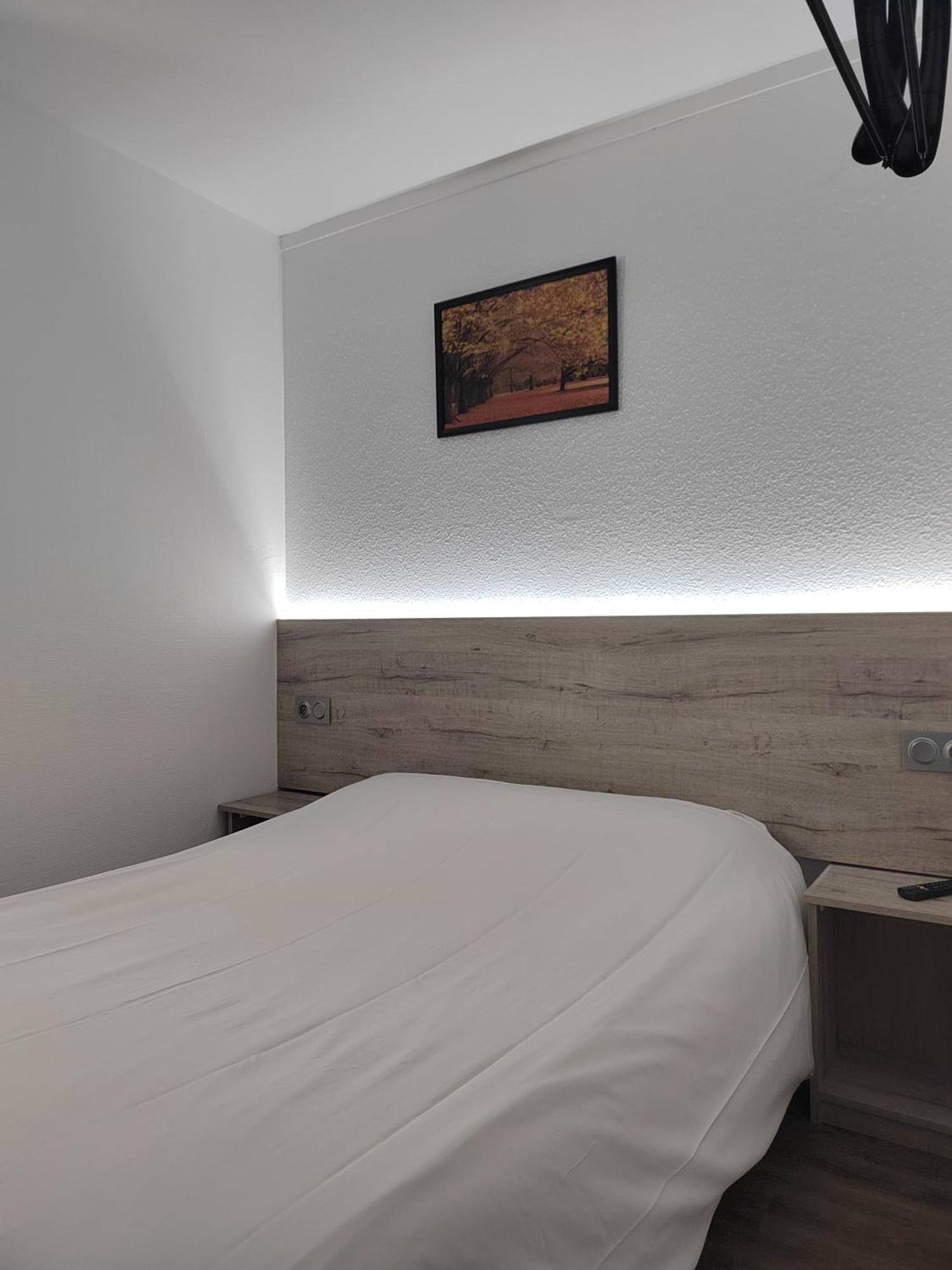 Alpha Hotel Bouafle Ngoại thất bức ảnh