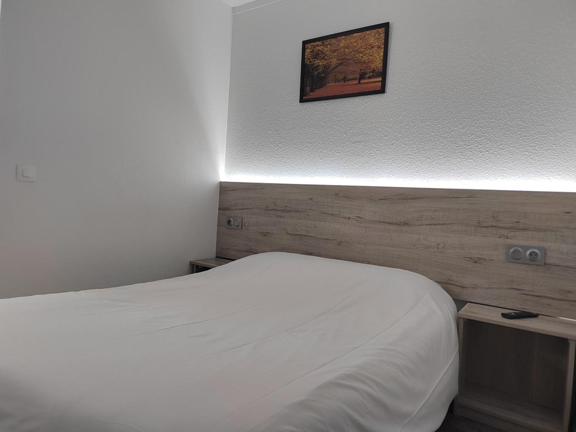 Alpha Hotel Bouafle Ngoại thất bức ảnh