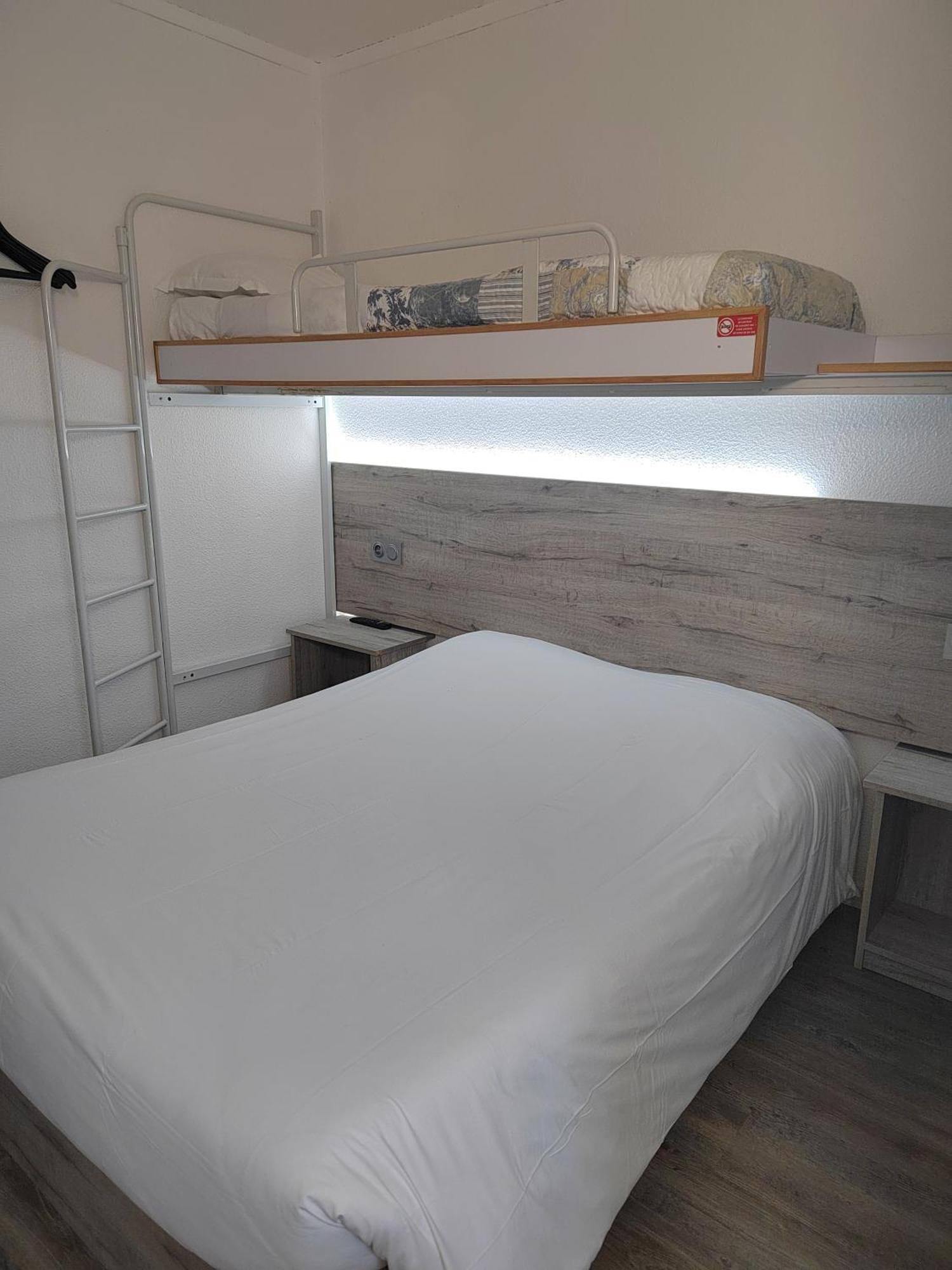 Alpha Hotel Bouafle Ngoại thất bức ảnh